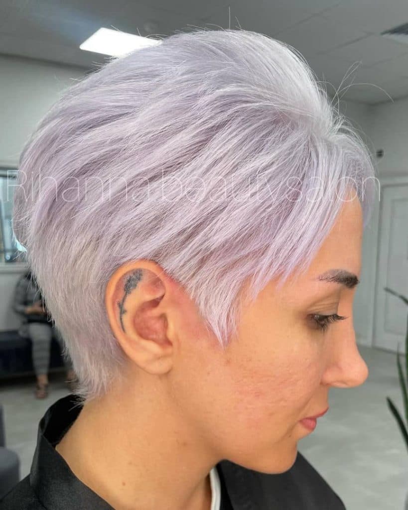 مرکز زیبایی ریحانا بیوتی در بازار میلاد مال قشم