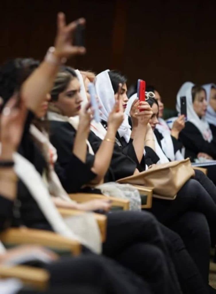 آموزشگاه مراقبت زیبایی بانو افسانه دایی زاده در ملک شهر اصفهان