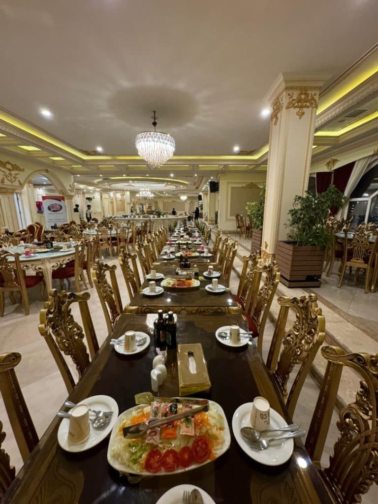 کافه رستوران وارنا در دریاچه مصنوعی گنبد کاووس