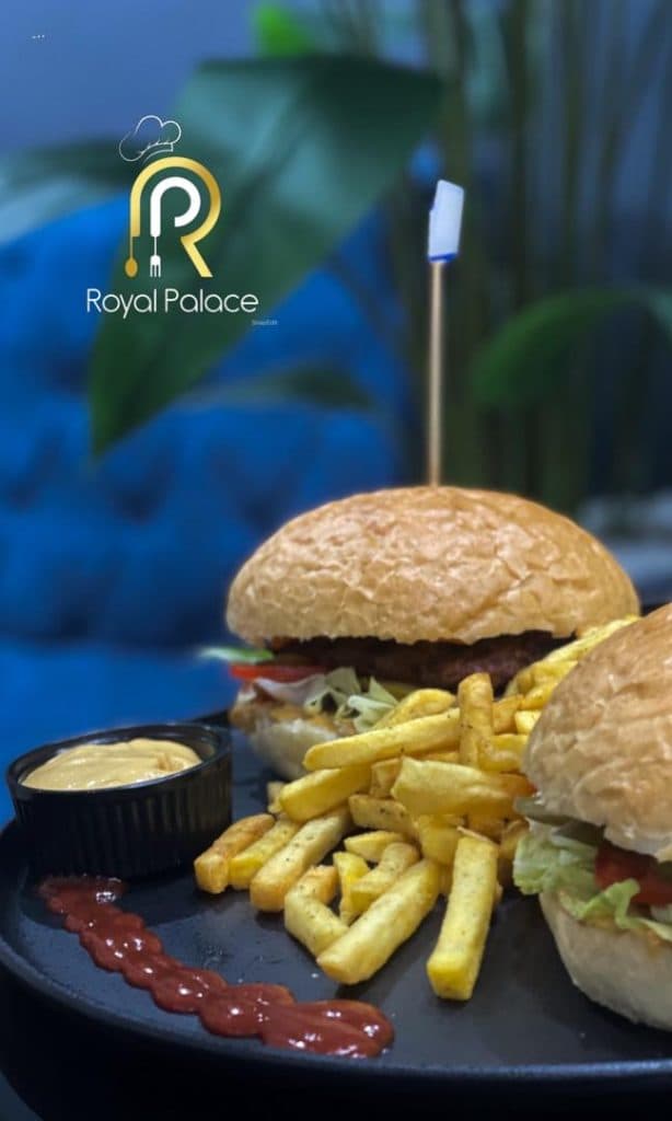 کافه رستوران رویال پالاس در هشتگرد