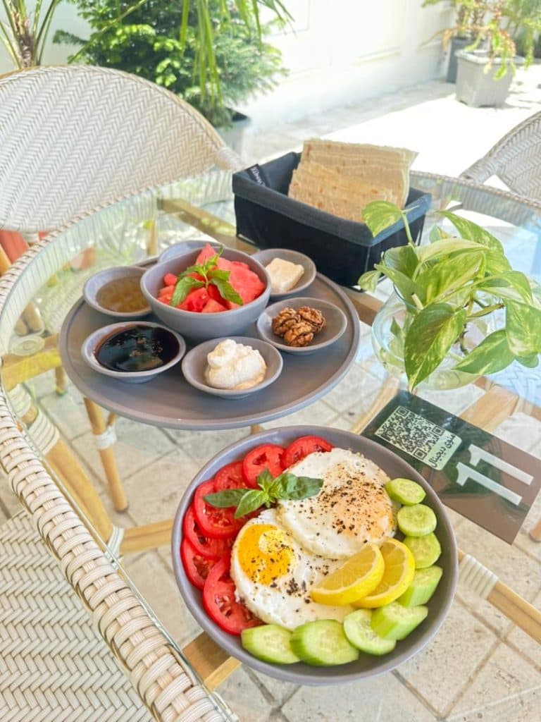 کافه رستوران بهتر در نمک آبرود