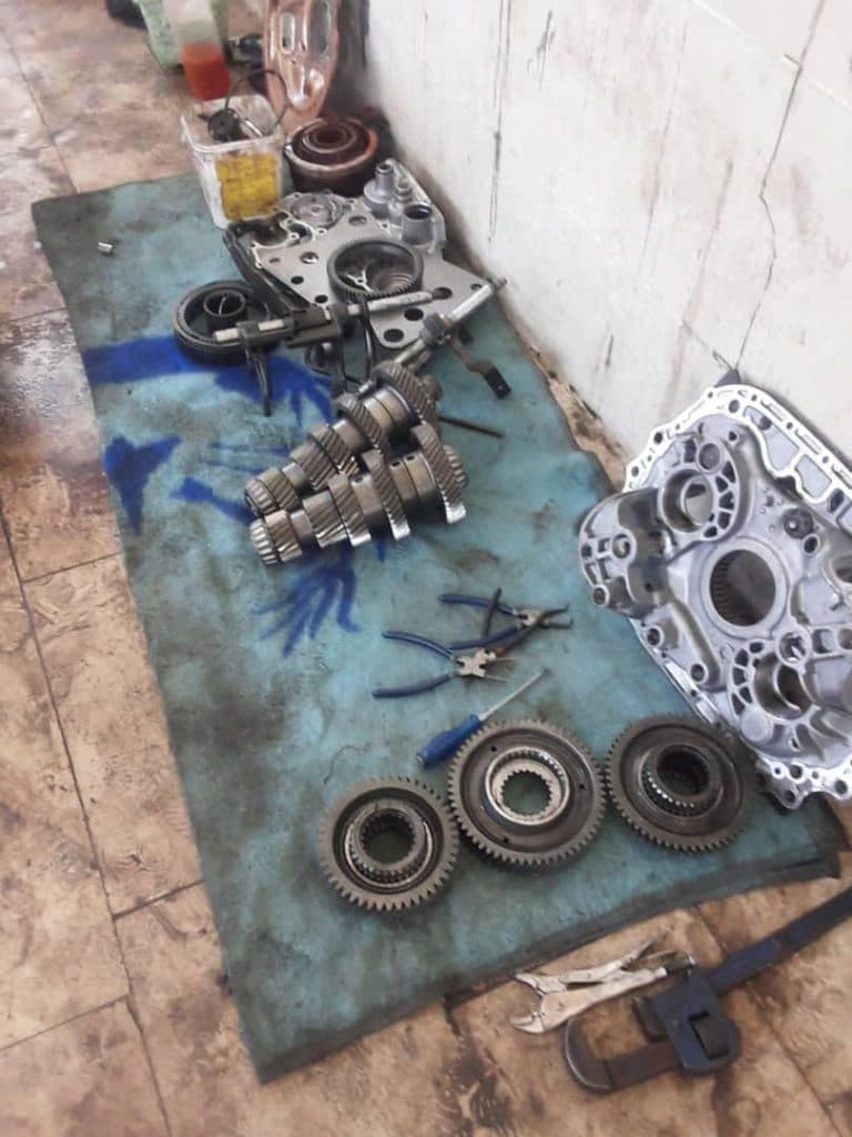 تعمیرات گیربکس اتومات تراکسون ماشین های سنگین علی روزبه ملایر