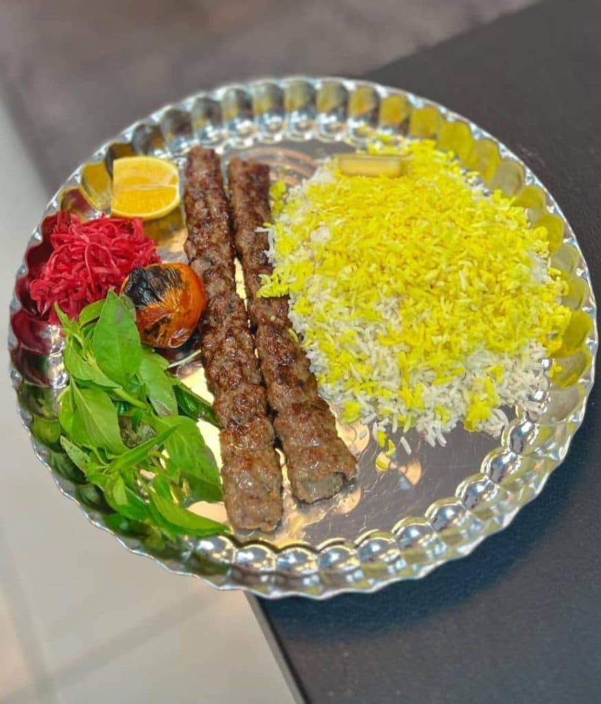 کافه رستوران یاقوت در کاشان