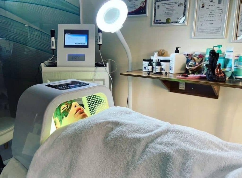 آموزش و خدمات تخصصی پاکسازی پوست یلدا سیمیاری در کرج