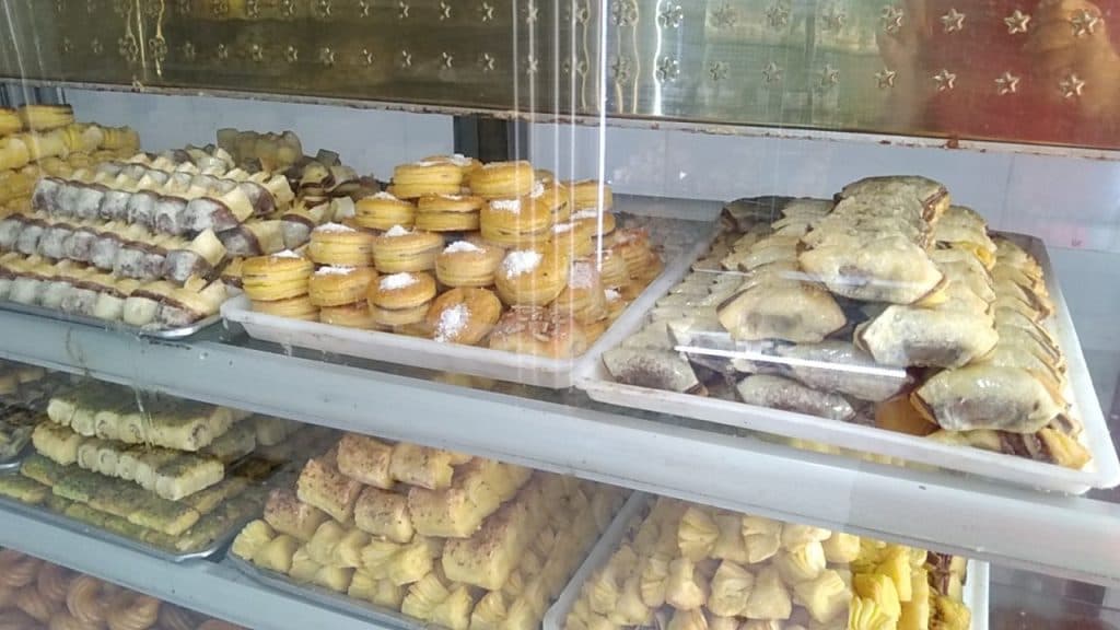 قنادی رنگین کمان در گرمدره