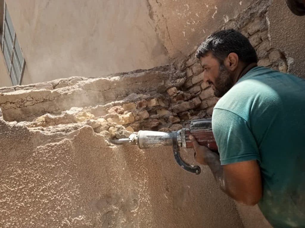 تخریب ساختمان امید تقوی در نهاوند