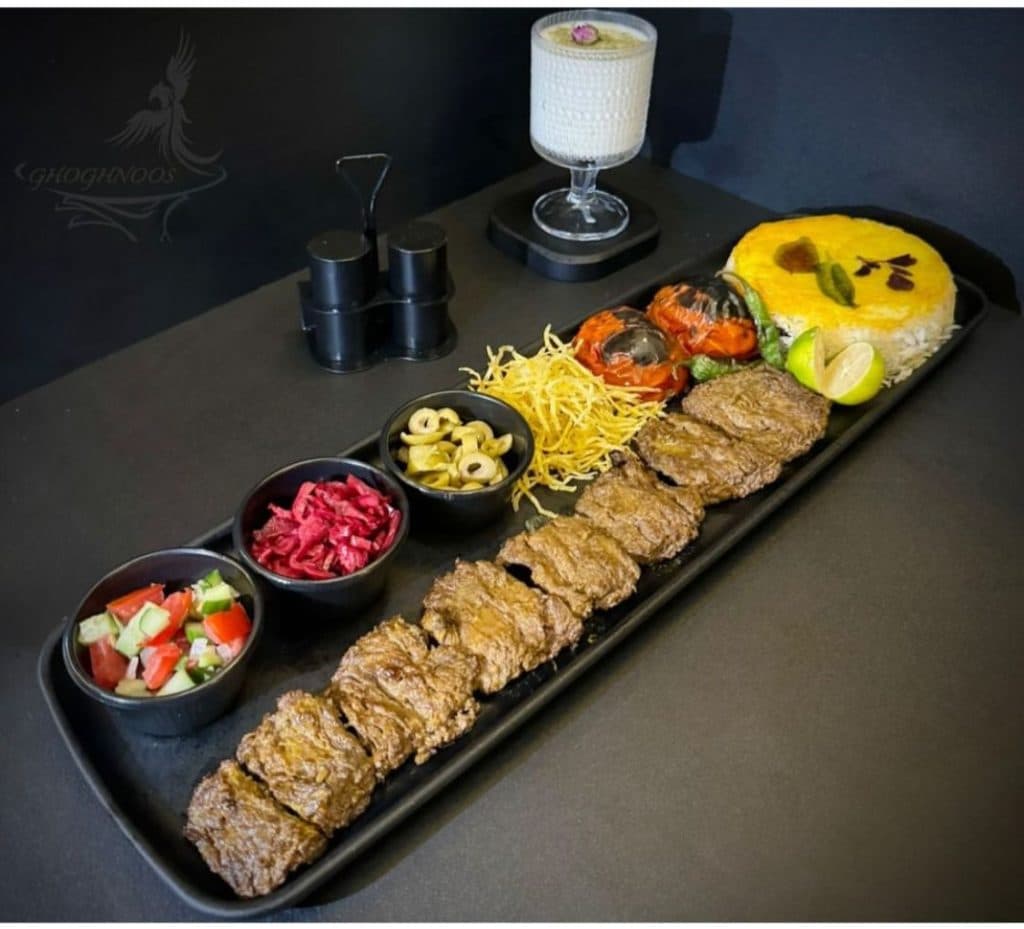 غار رستوران ققنوس در جهانشهر کرج