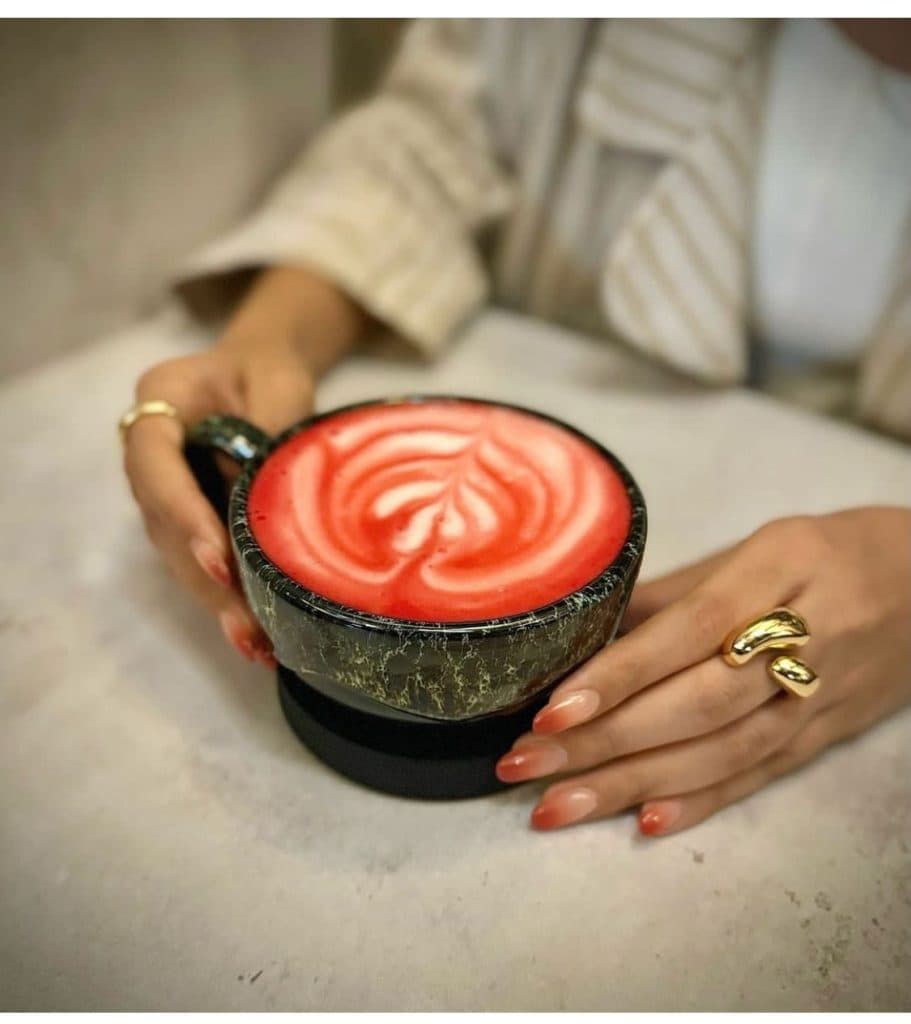 غار رستوران ققنوس در جهانشهر کرج