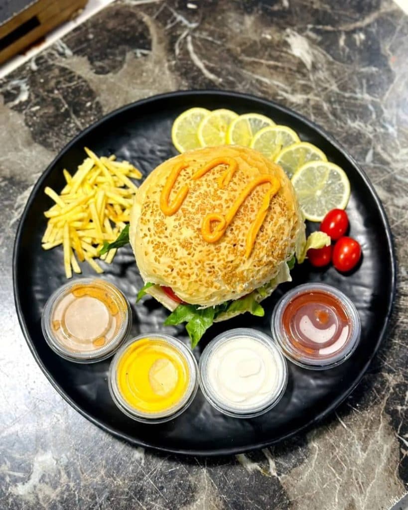 باغ رستوران سلین در شهرک انجیره شیراز