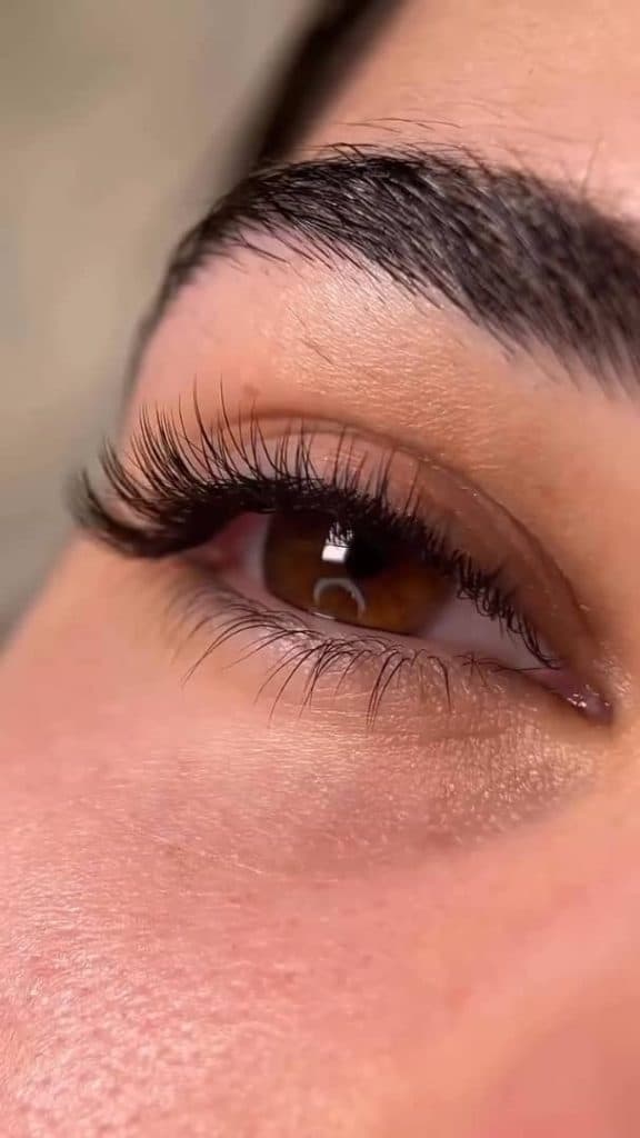 خدمات تخصصی اکستنشن مژه مریم محبی در الهیه تهران