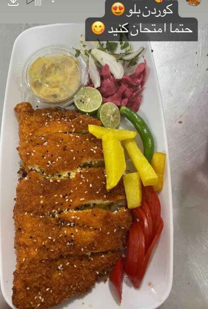 بیرون بر گلستان 4 در خیابان بسیج بندر گناوه