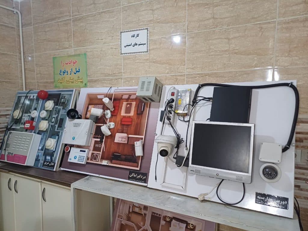 آموزشگاه فنی و حرفه ای گسترش در فاز 1 پادادشهر اهواز