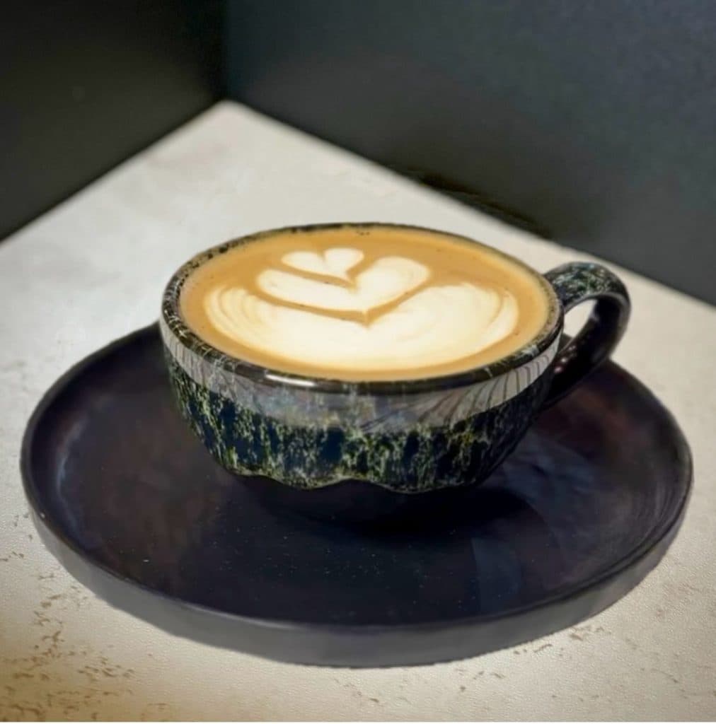 غار رستوران ققنوس در جهانشهر کرج