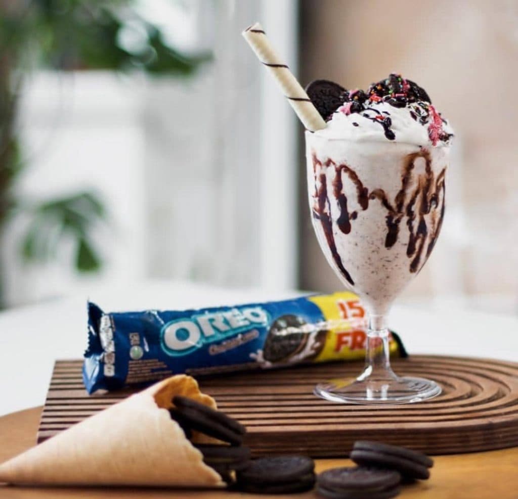 کافه فست فود سنجاب در میانه