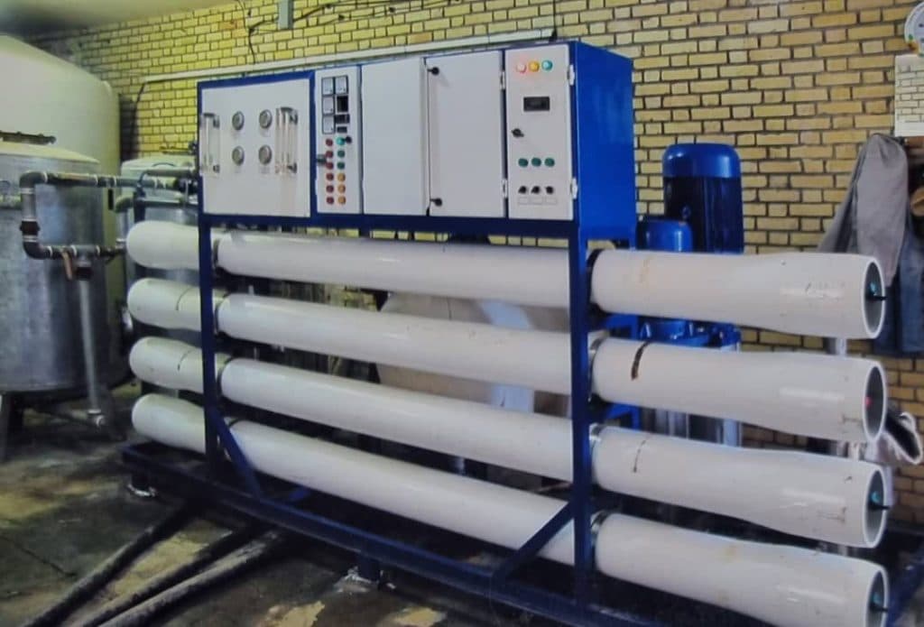 طراحی و ساخت دستگاه آب شیرین کن و پساب نوشین آب زنده رود در بندرعباس