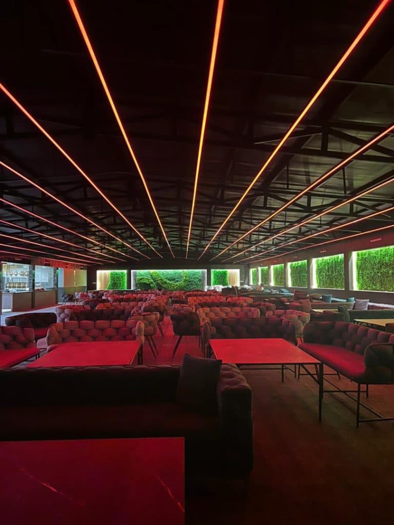 باغ رستوران لوکس درکه لانژ در مرق اصفهان