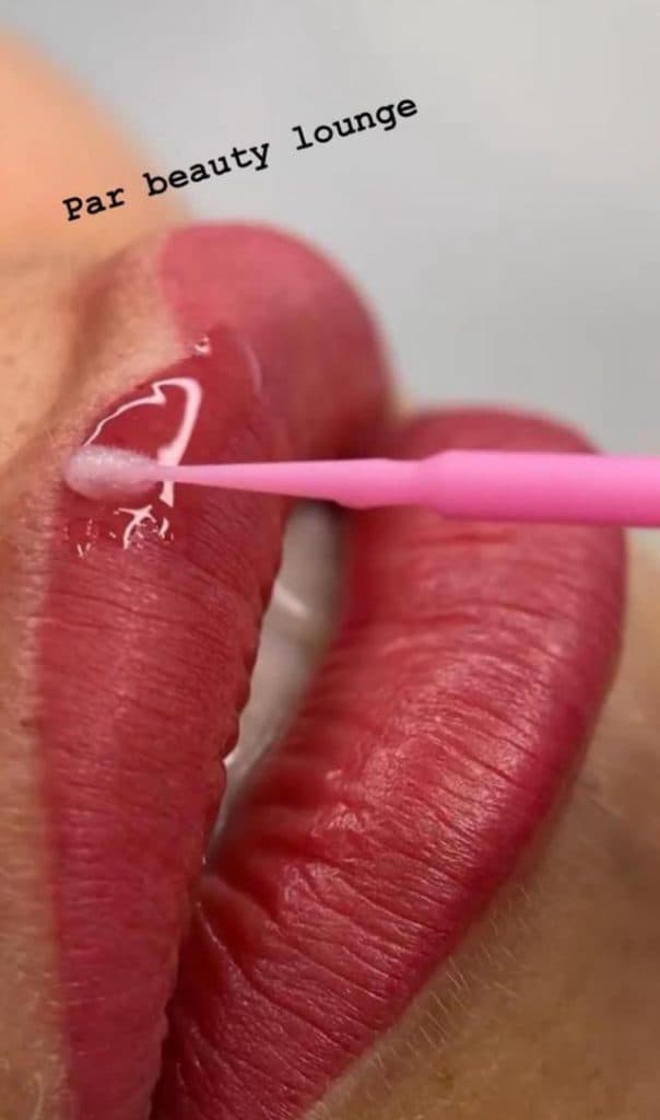 سالن زیبایی پر سفید در بلوار فردوس شرقی صادقیه تهران