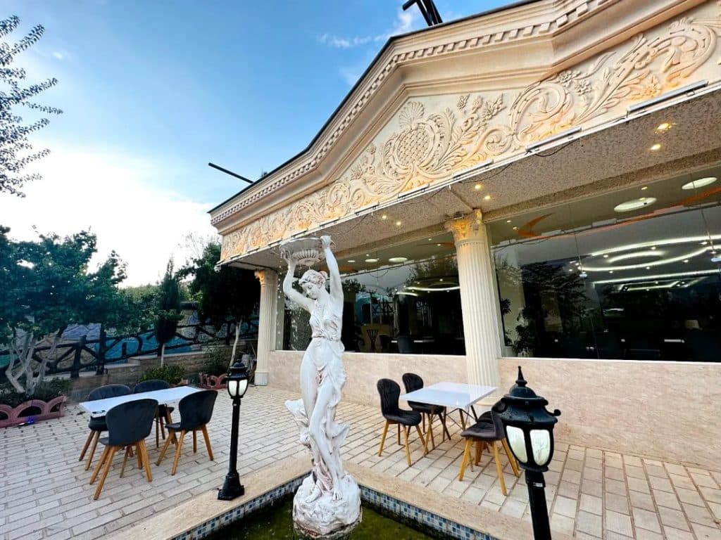 باغ رستوران سلین در شهرک انجیره شیراز