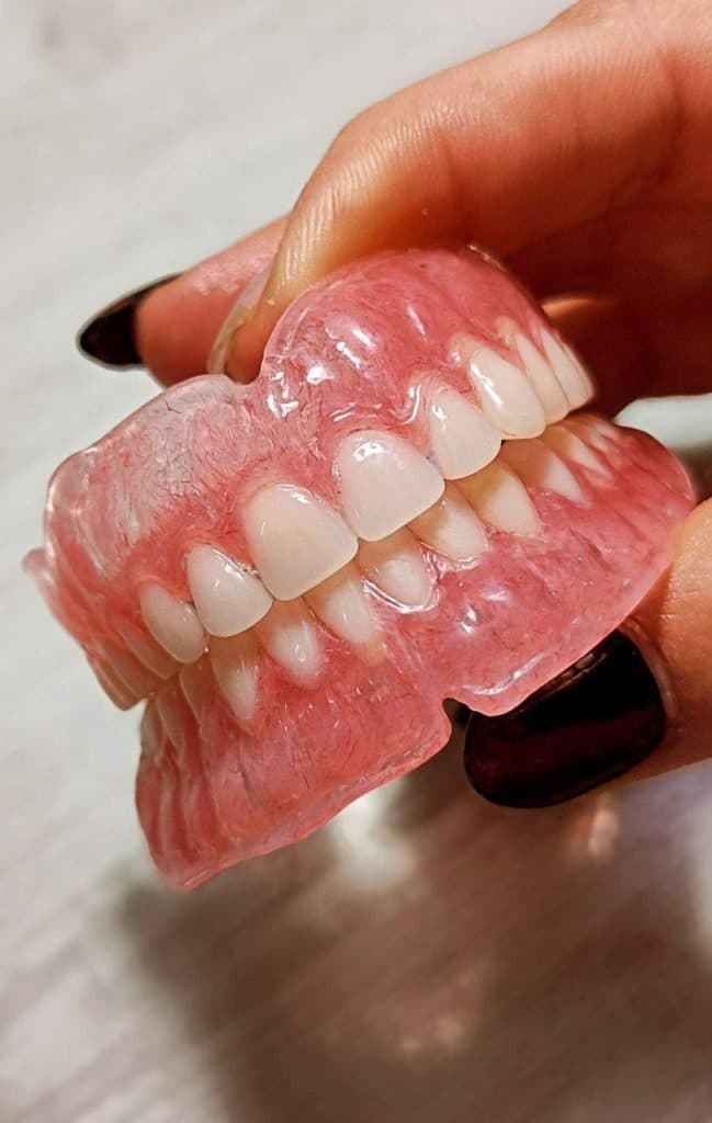 لابراتور دندانسازی اهورا در مشهد