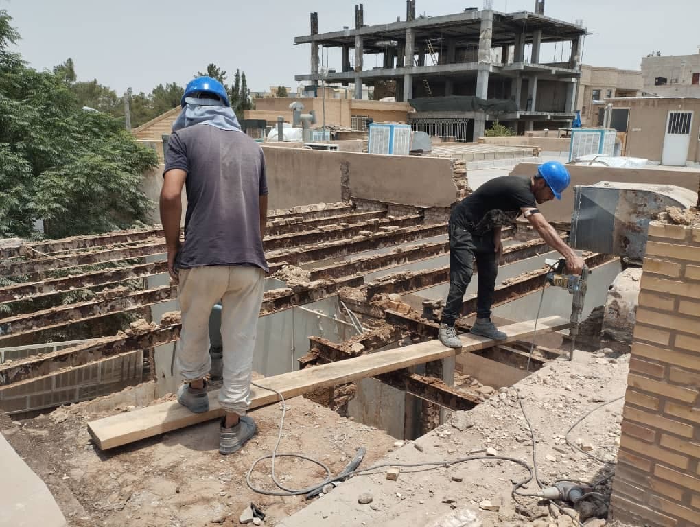 تخریب ساختمان قدیم و جدید ساسولی در یزد