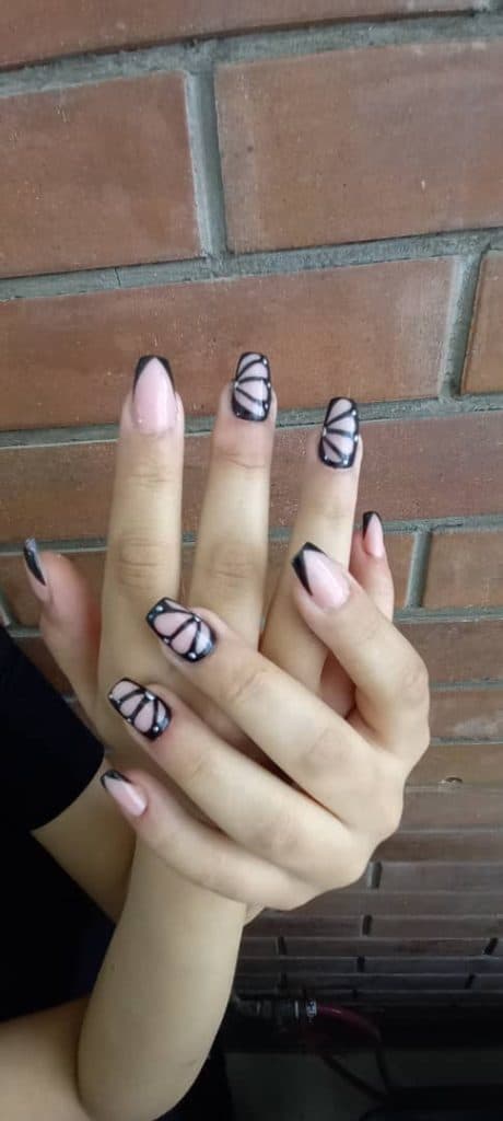 کاشت ناخن فتانه حسینی در فیروزکوه