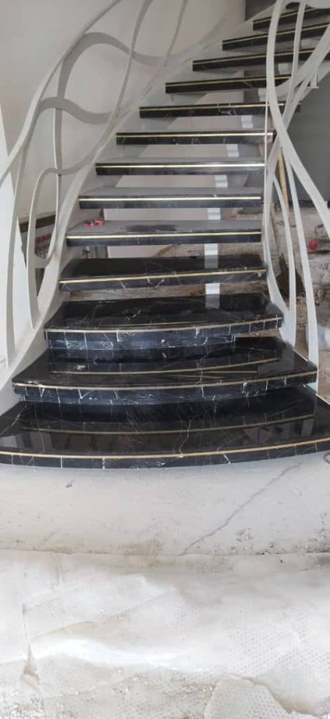 سنگ کاری و کاشی کاری گل محمدی در رشت