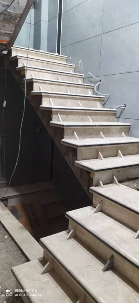 سنگ کاری و کاشی کاری گل محمدی در رشت