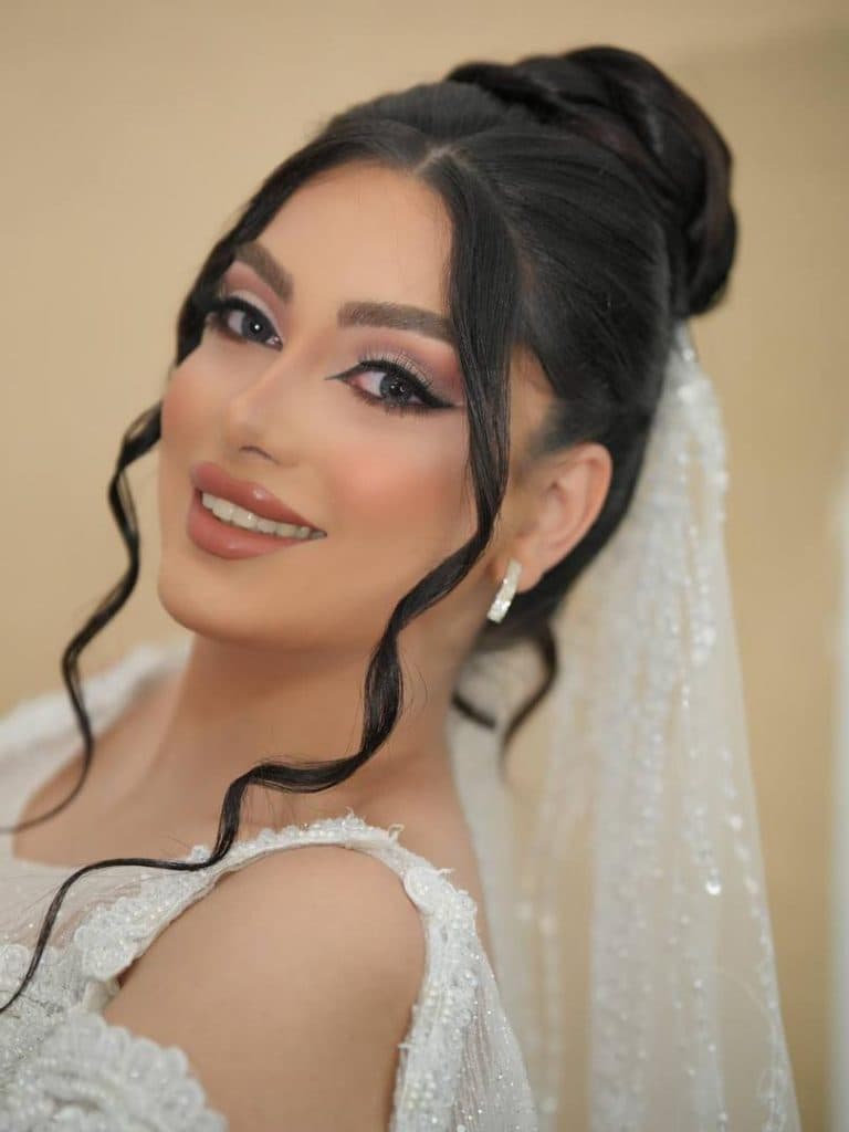 آموزشگاه تخصصی میکاپ و گریم عروس بانو خادمی در مشهد