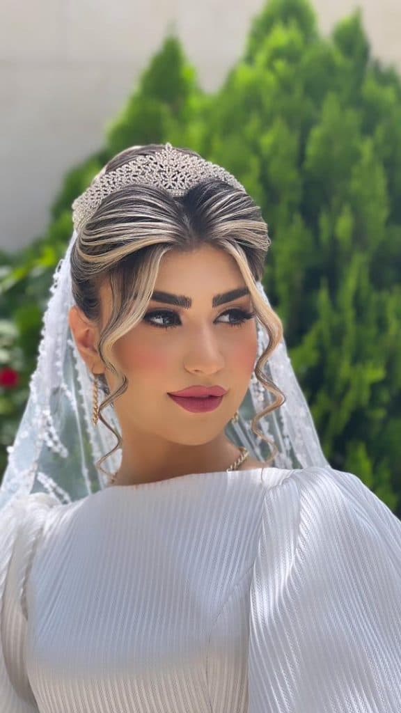 آموزشگاه تخصصی میکاپ و گریم عروس بانو خادمی در مشهد