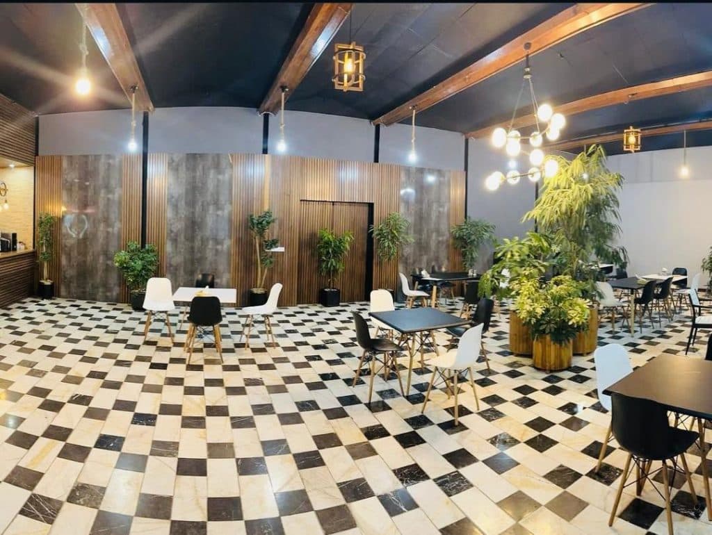 رستوران مهر و ماه در کیش