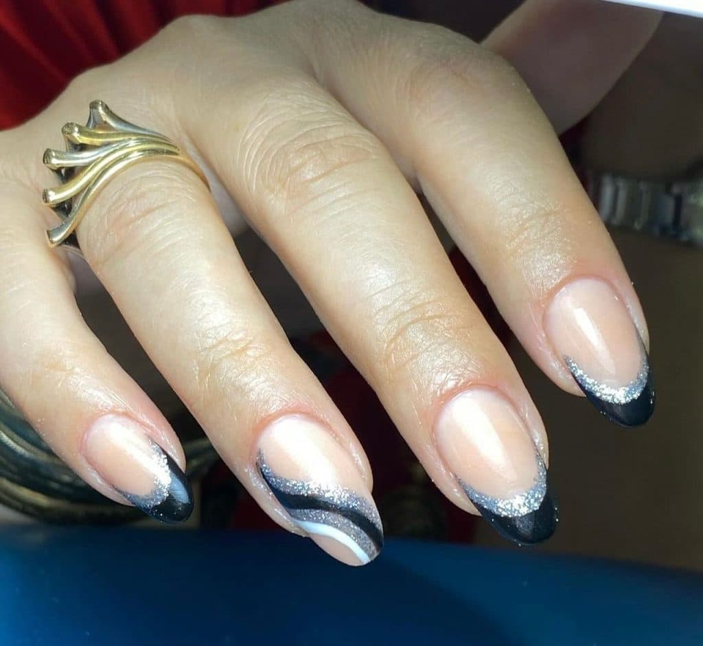 آموزش و خدمات کاشت ناخن مهیا ملکی در شبستر