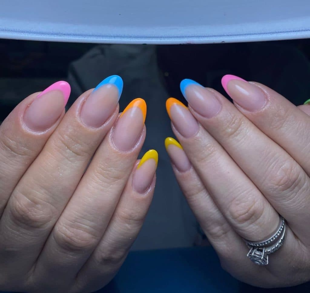 آموزش و خدمات کاشت ناخن مهیا ملکی در شبستر