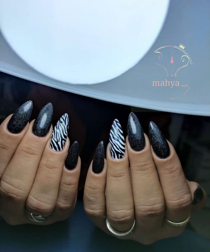 آموزش و خدمات کاشت ناخن مهیا ملکی در شبستر