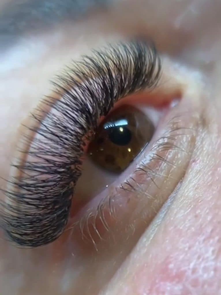 خدمات تخصصی اکستنشن مژه مریم محبی در الهیه تهران