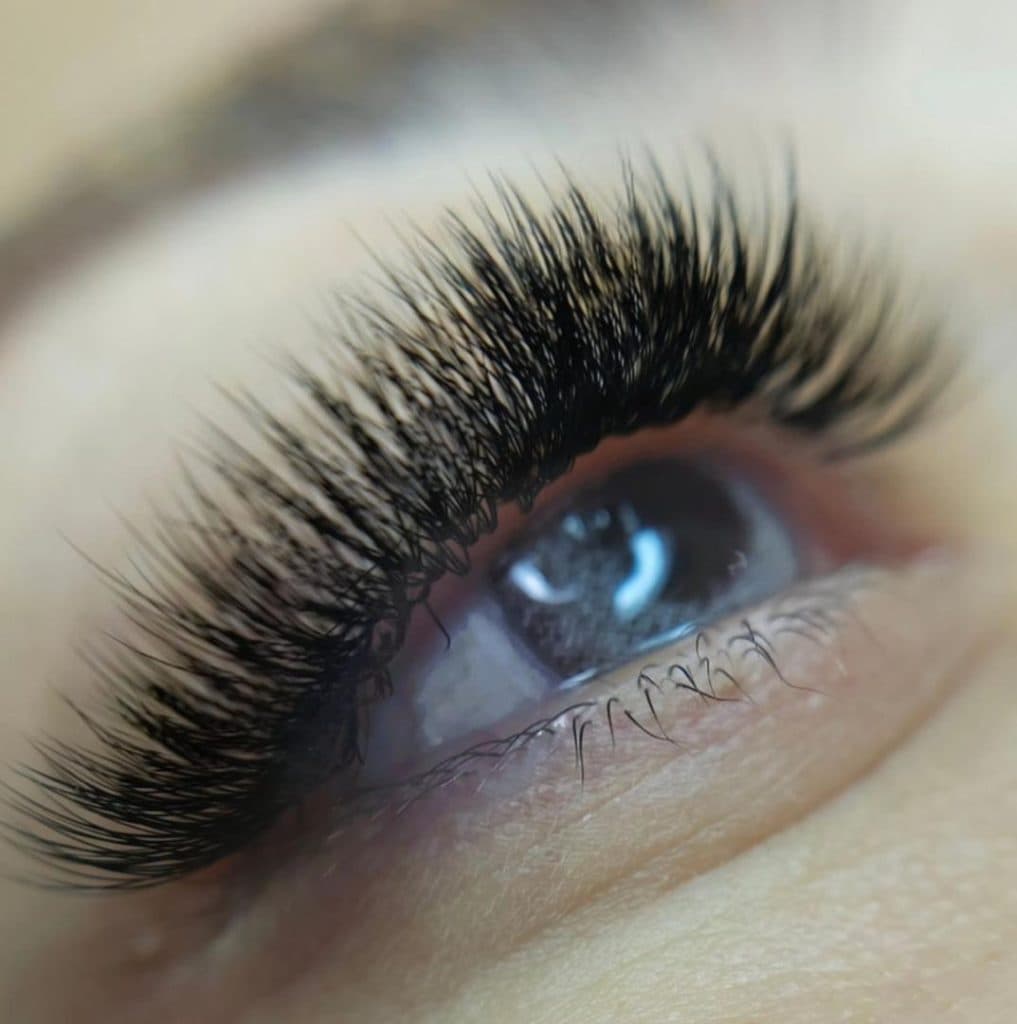 خدمات تخصصی اکستنشن مژه مریم محبی در الهیه تهران