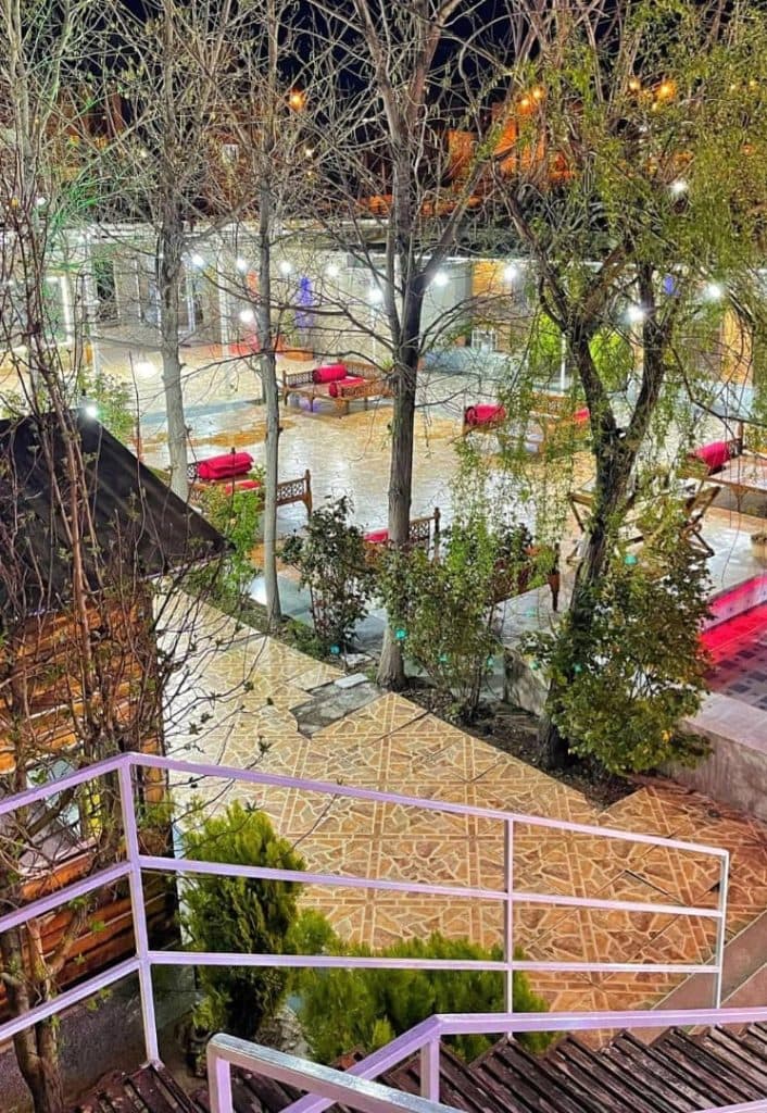 کافه رستوران بلوط در ایلام