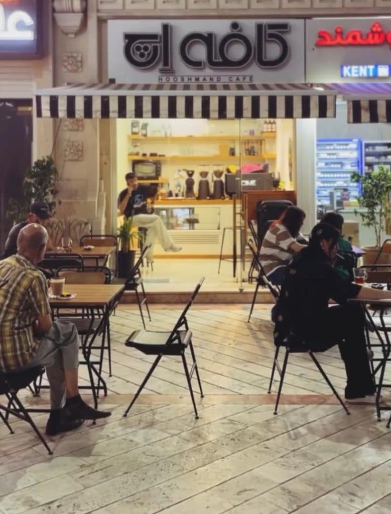 کافه اچ H در چهارراه داماهی بندرعباس