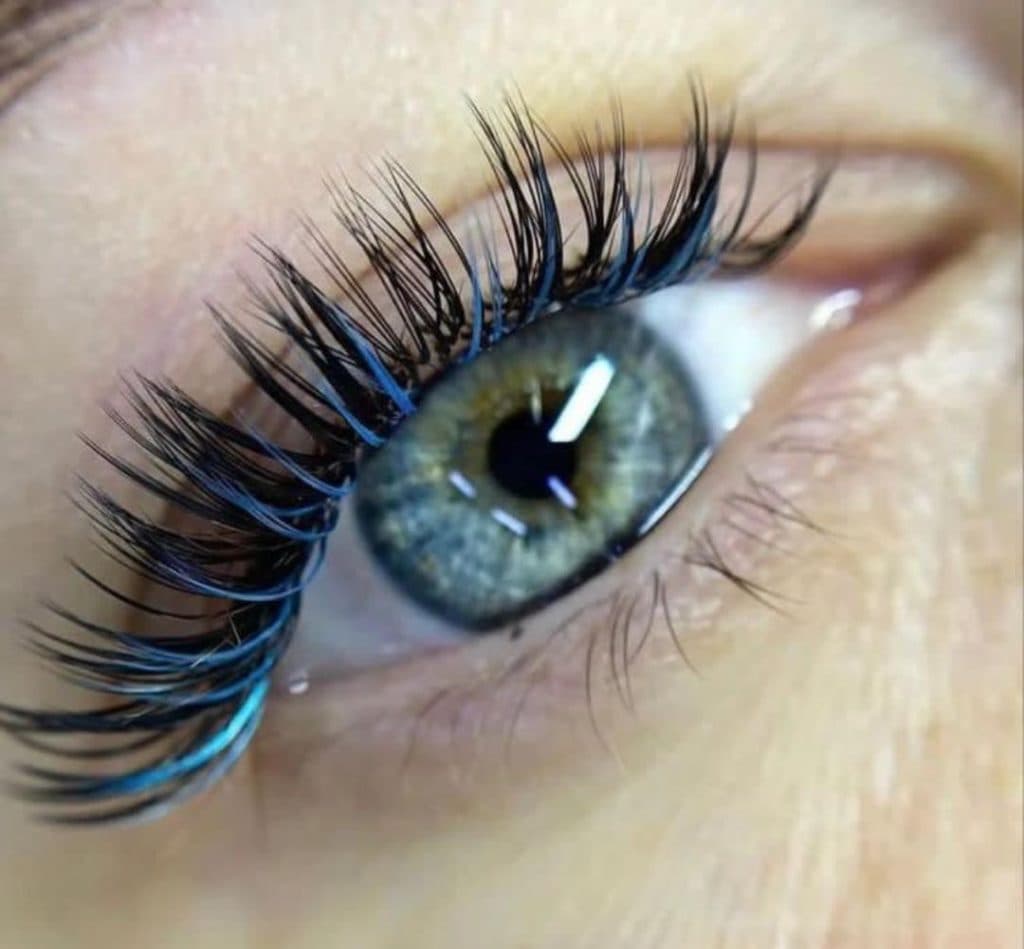 خدمات تخصصی اکستنشن مژه مینا بابایی در چهارراه گله محله بابل