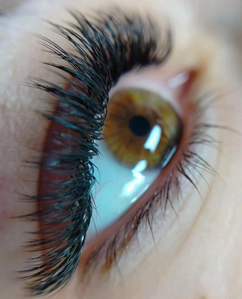 خدمات تخصصی اکستنشن مژه مینا بابایی در چهارراه گله محله بابل