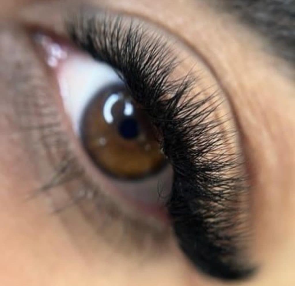 خدمات تخصصی اکستنشن مژه مینا بابایی در چهارراه گله محله بابل