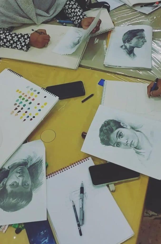 آموزشگاه آزاد فنی حرفه ای و هنرهای تجسمی آونگ در بردسیر