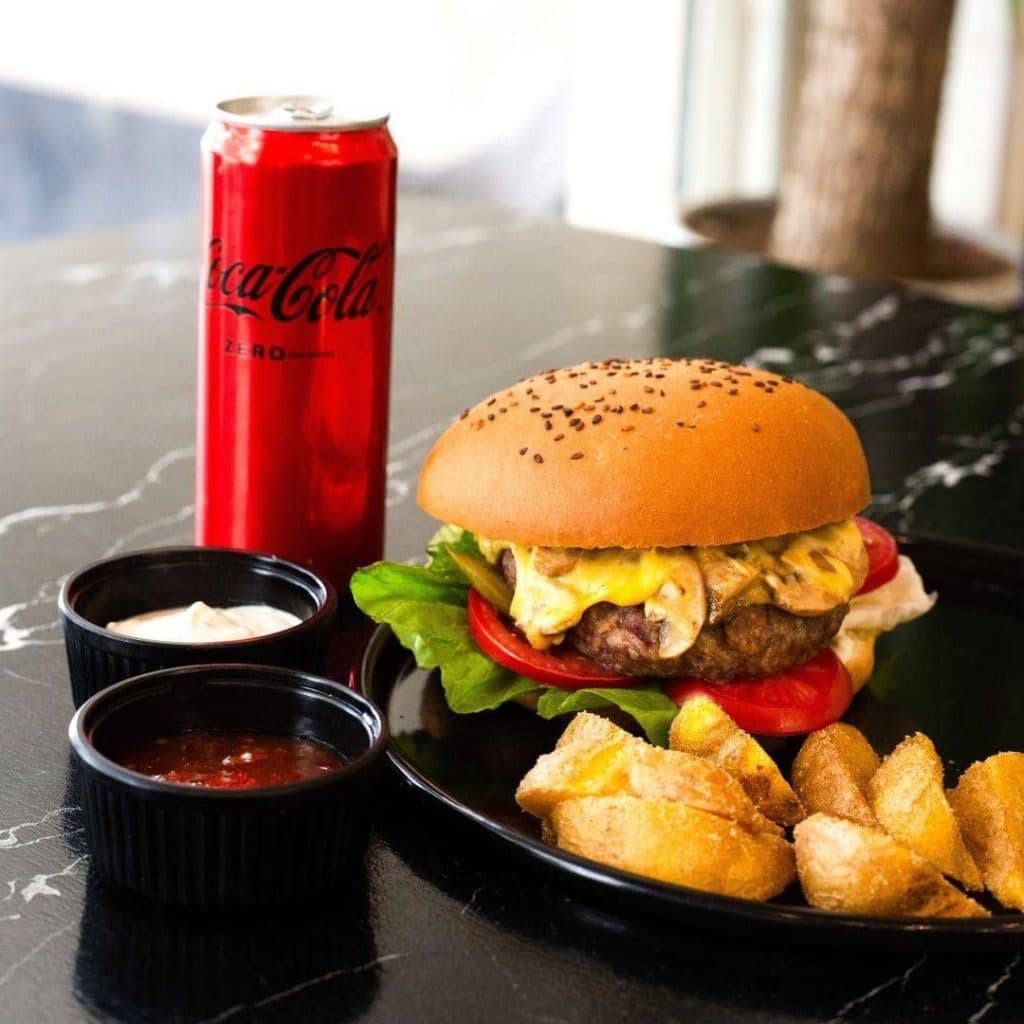 کافه آبمیوه به لیمو در میدان قرنی کرمان