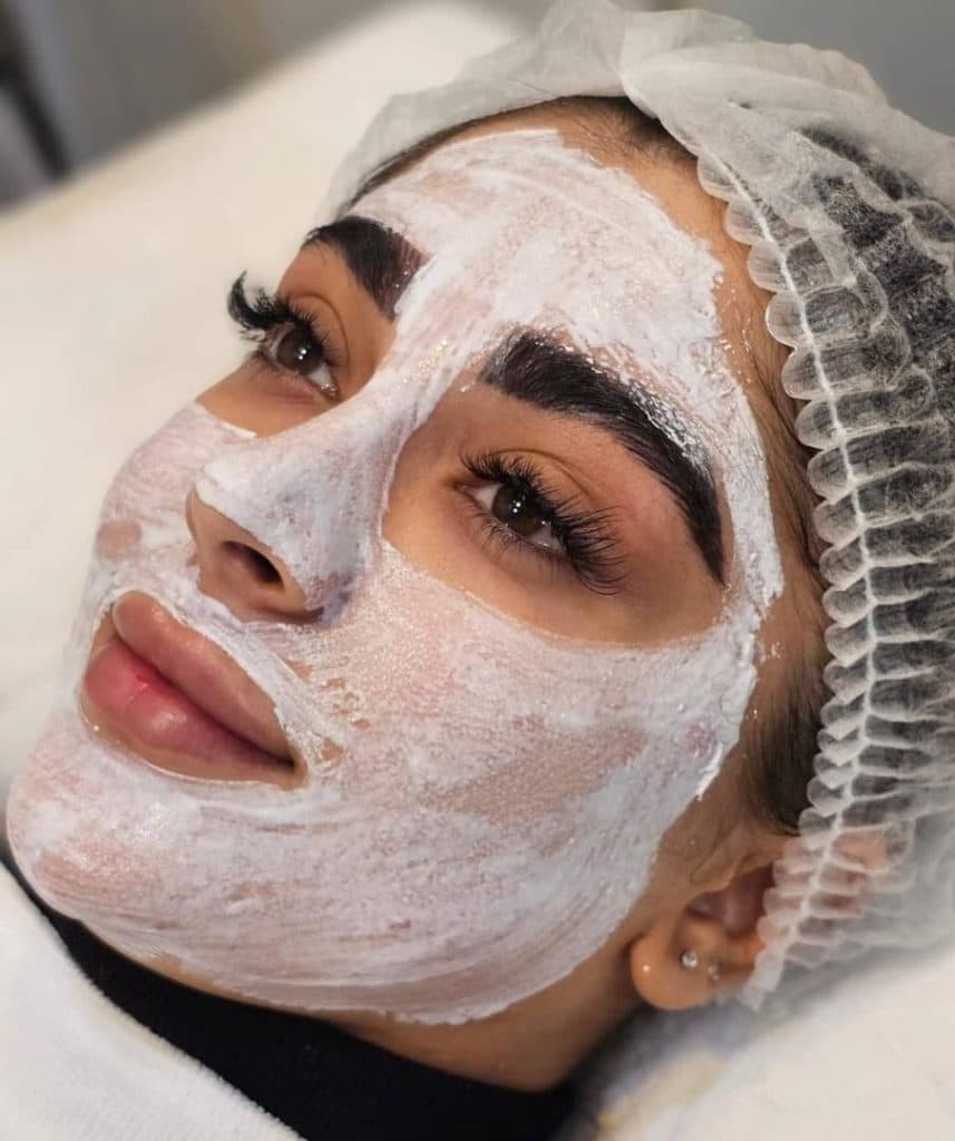 آموزش و خدمات تخصصی پاکسازی پوست و فیشال مهنا پاشا در ساری