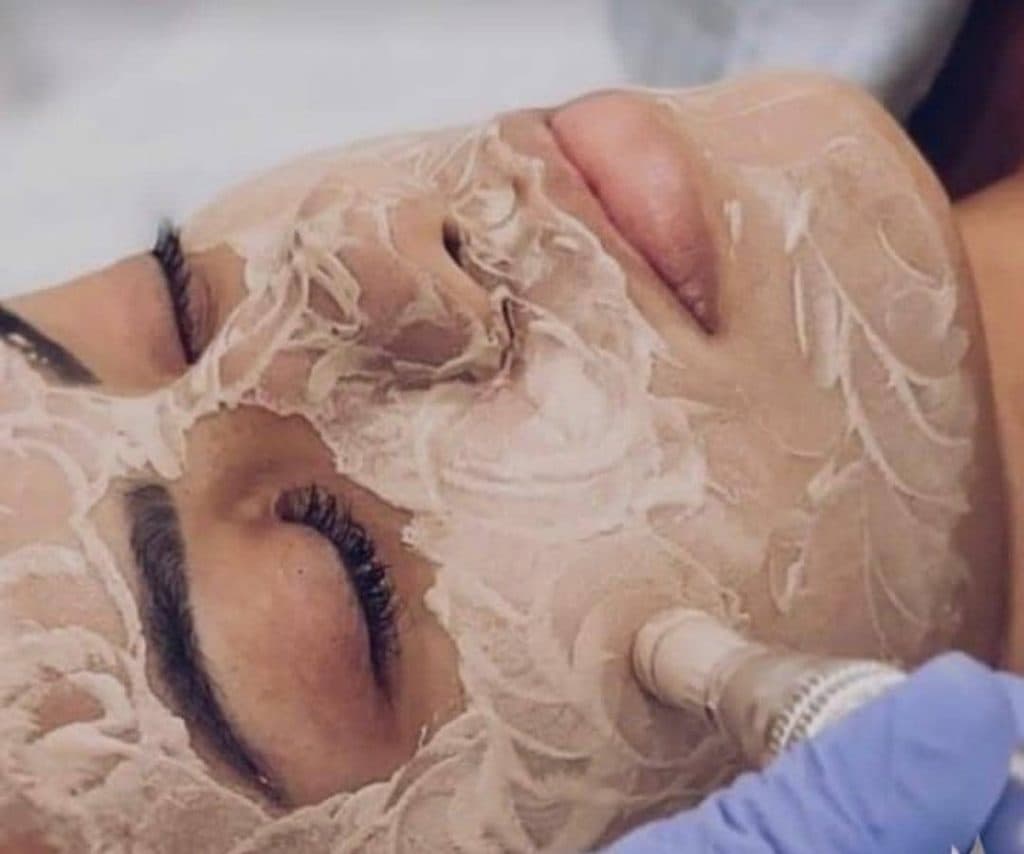 آموزشگاه زیبایی فرزانه مومنی زاده در یزد