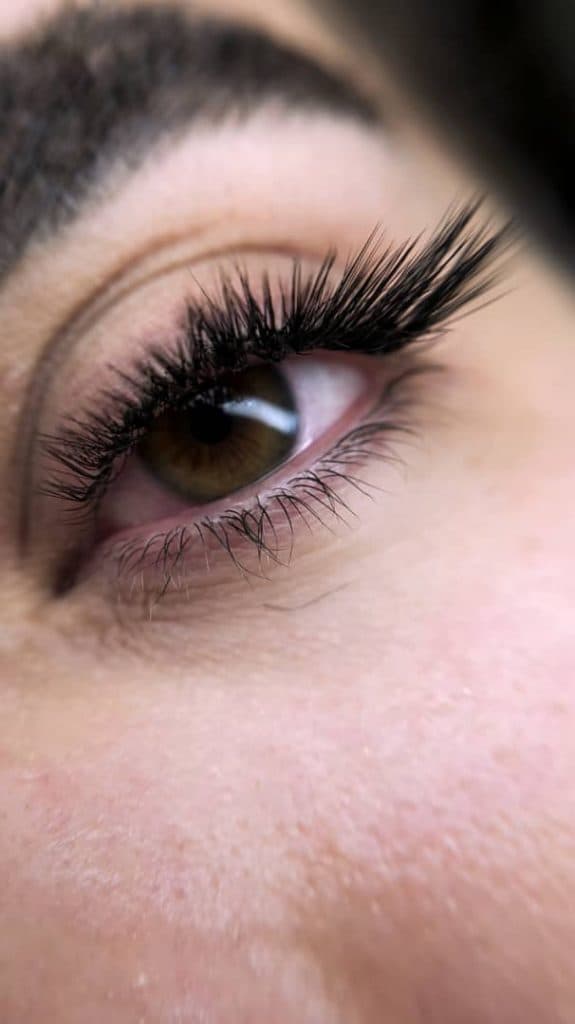 خدمات تخصصی اکستنشن مژه مریم محبی در الهیه تهران