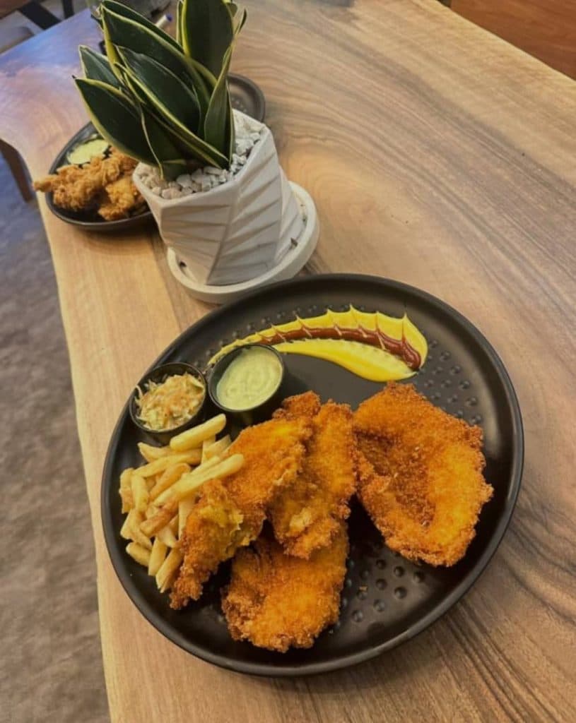 کافه رستوران ایتالیایی مستر طبا در محمودآباد