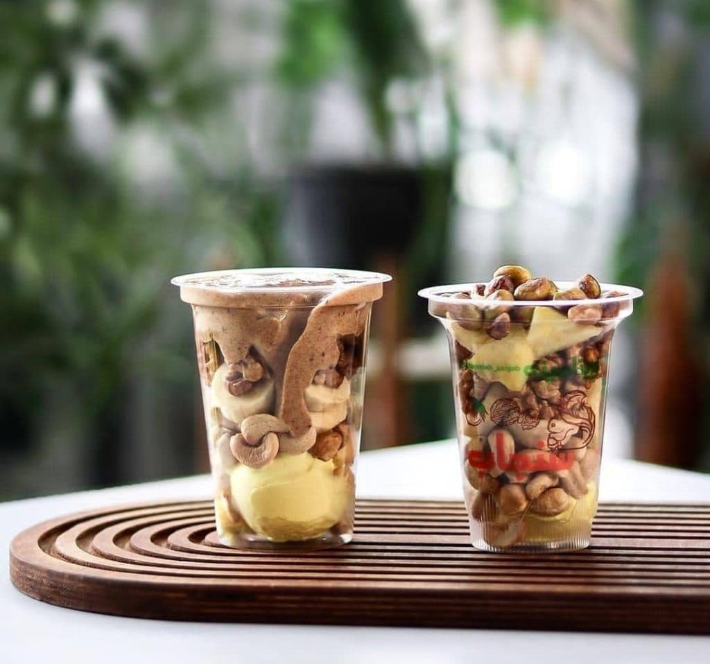 کافه فست فود سنجاب در میانه