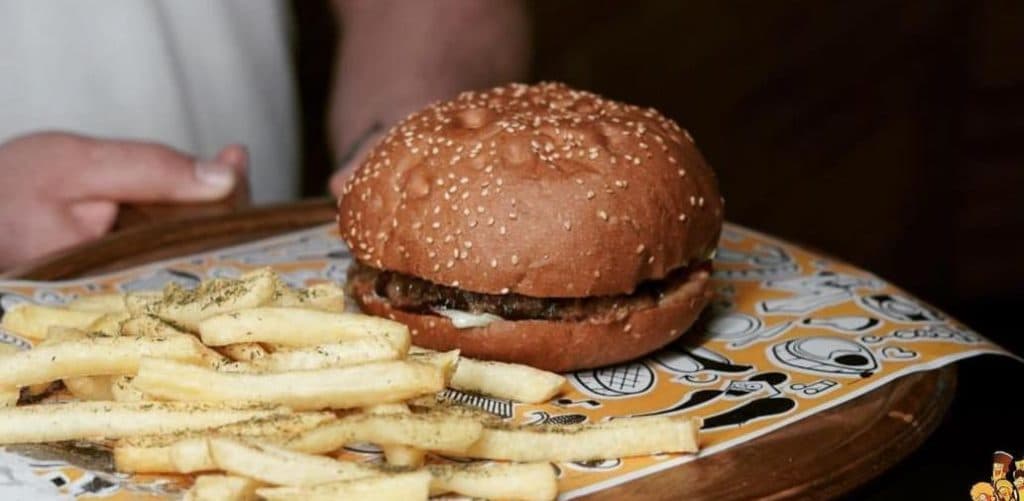 فست فود پیتزا آلما در یاسوج