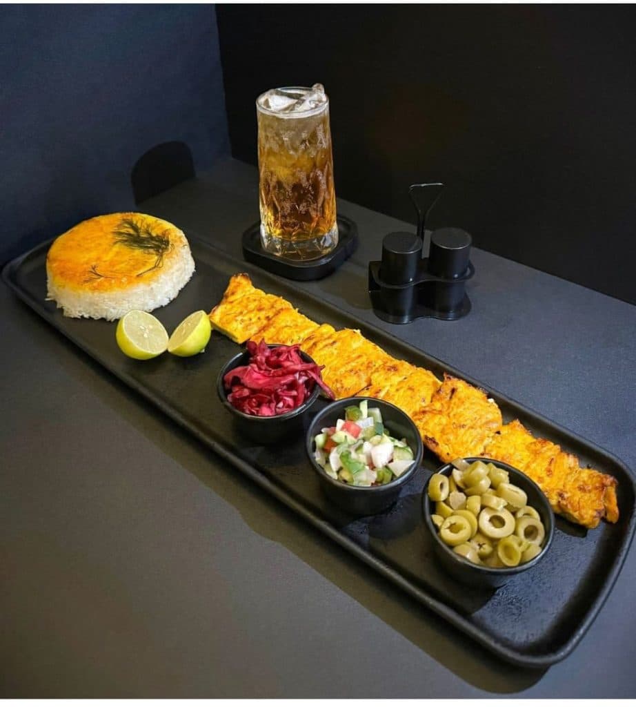 غار رستوران ققنوس در جهانشهر کرج