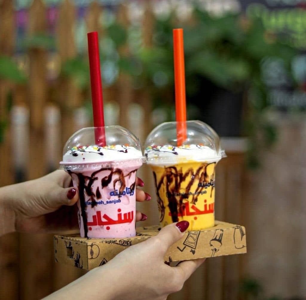 کافه فست فود سنجاب در میانه